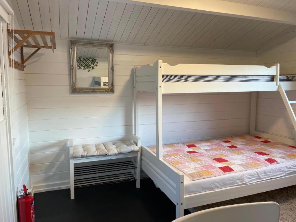 Nice Apartment With1 Bedroom Separate Living Room With A Sofa Bed And A Tiny Kitchen A Bathroom Located In Nordstrand Near By The Sea For 3 Guests With A Garden And Grill 5 Extra Guests With Extra Cost In The Cabin With Sea View Just Outside The Apar Oslo Eksteriør billede